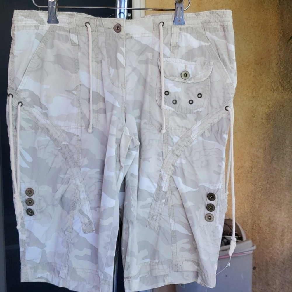 NOBO NO BOUNDARIES VINTAGE WOMENS CAMO SHORTS SIZE 11